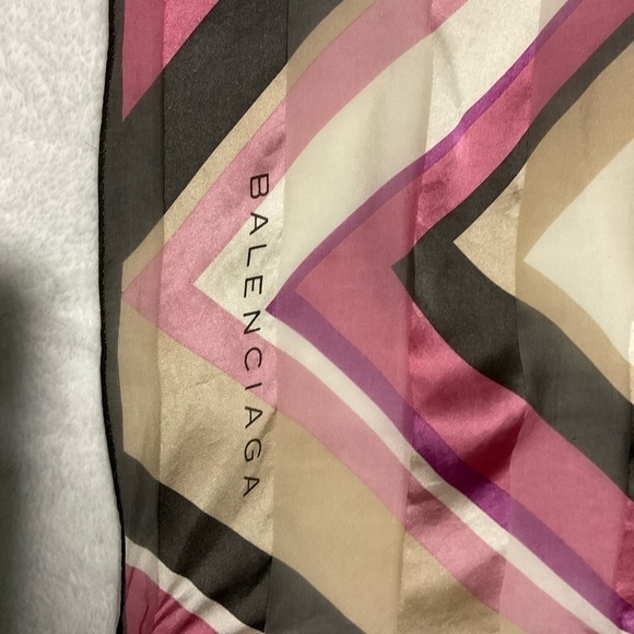 Balenciaga Silk Scarf
•   Printed
•   Featuring Hand-Rolled Edges - Picture 4 of 6